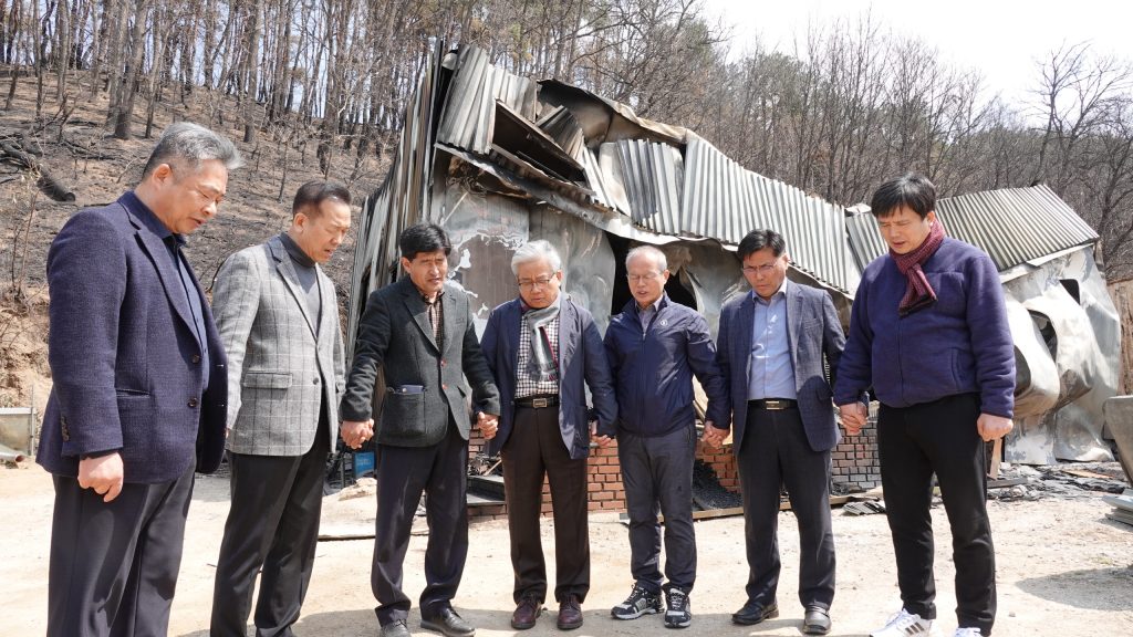 총회 사회복지부, 산불로 전소된 영남북부교회 방문
